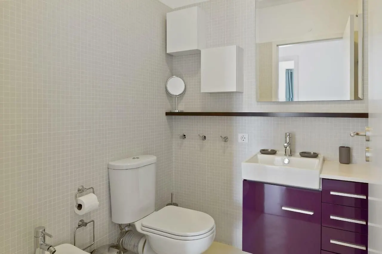 Stunning 2 Bdr Apt Sleeps 4 Nr Entrecampos Villa Lisbona Portogallo