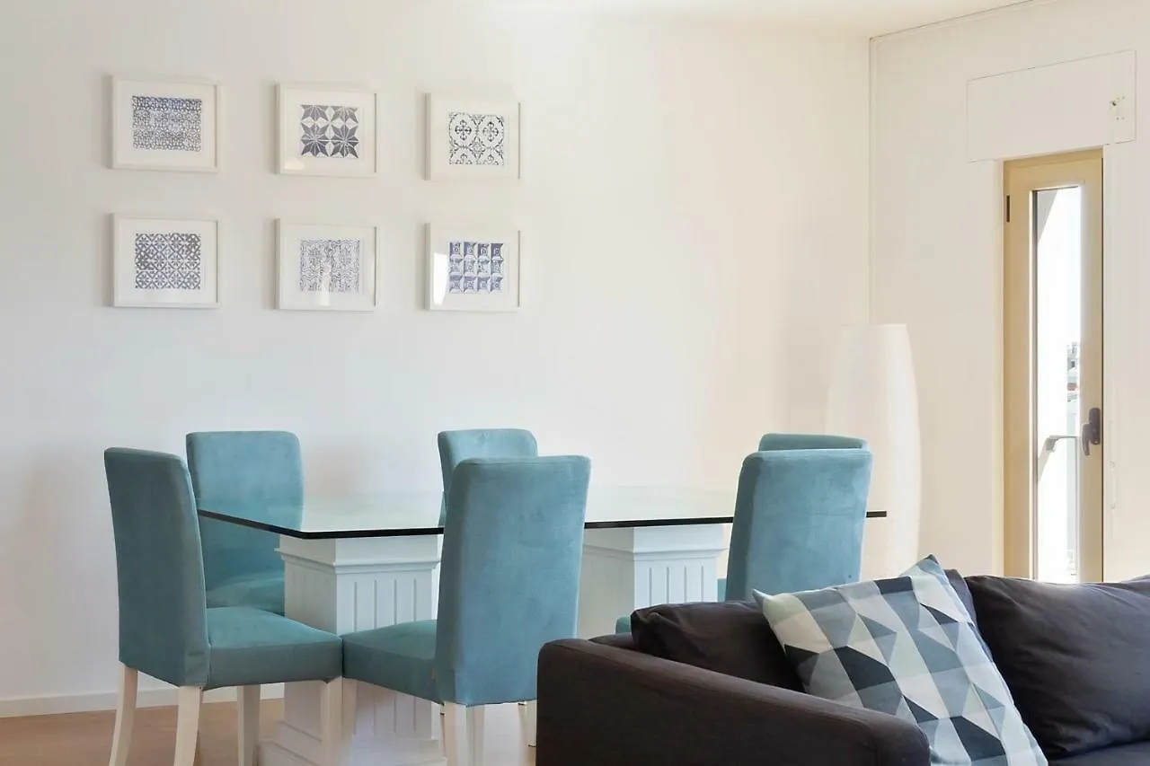 Stunning 2 Bdr Apt Sleeps 4 Nr Entrecampos Villa Lisbona Portogallo