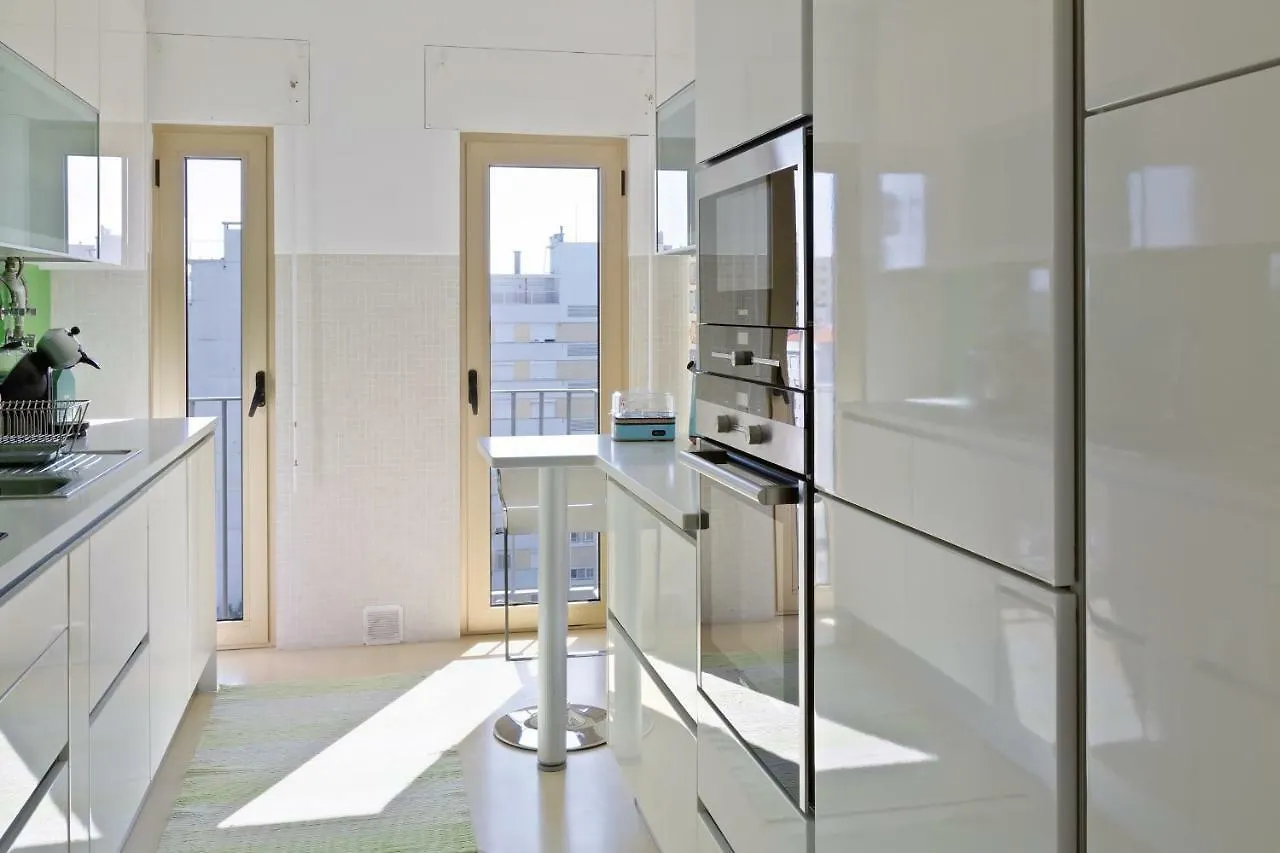 Stunning 2 Bdr Apt Sleeps 4 Nr Entrecampos Villa Lisbona 0*,