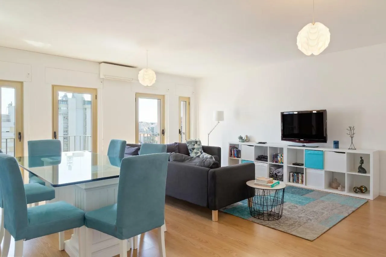 Stunning 2 Bdr Apt Sleeps 4 Nr Entrecampos Villa Lisbona 0*,