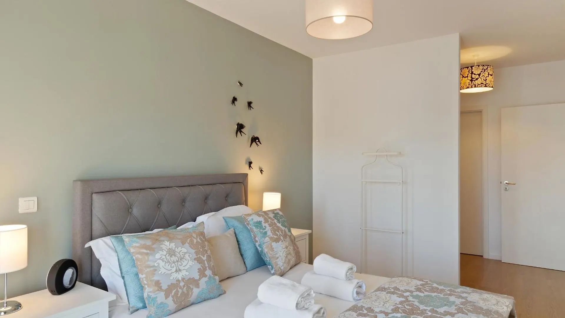 Stunning 2 Bdr Apt Sleeps 4 Nr Entrecampos Villa Lisbona Portogallo