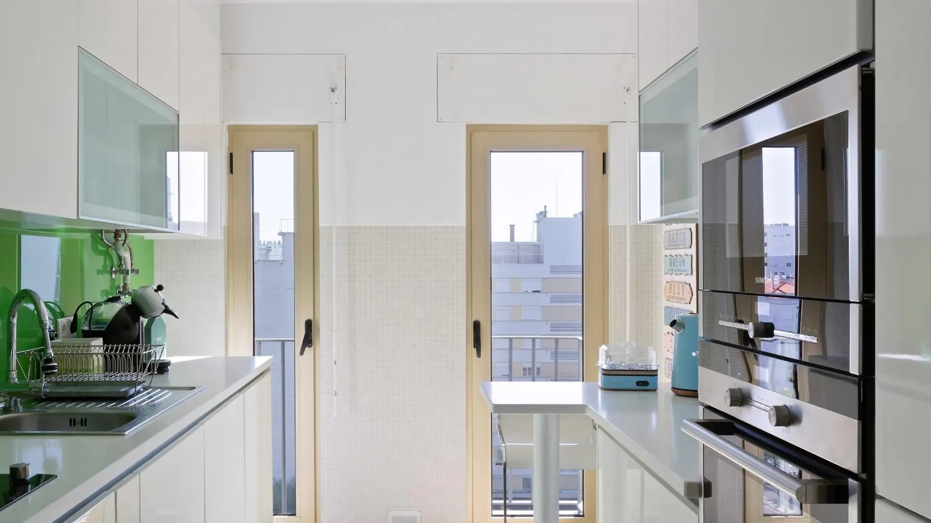 Stunning 2 Bdr Apt Sleeps 4 Nr Entrecampos Villa Lisbon