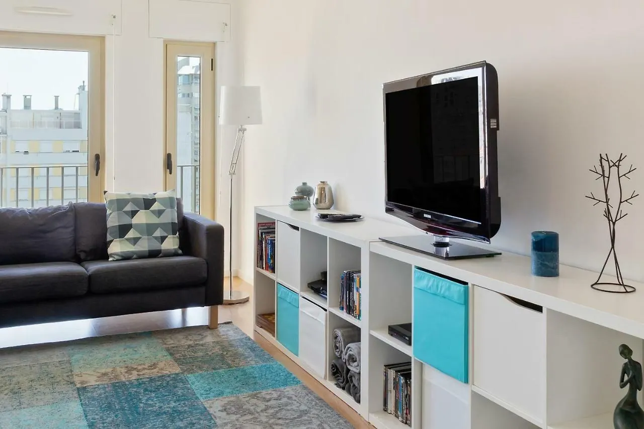Stunning 2 Bdr Apt Sleeps 4 Nr Entrecampos Villa Lisbona Casa vacanze