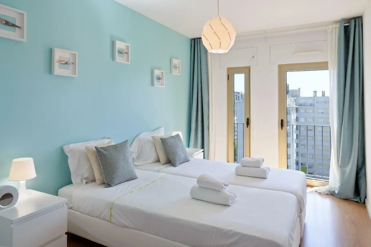 Stunning 2 Bdr Apt Sleeps 4 Nr Entrecampos Villa Lisbon Holiday home