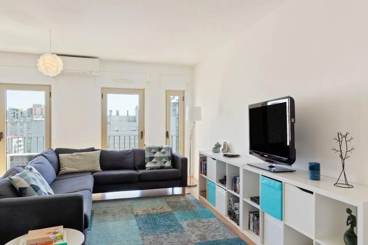 Stunning 2 Bdr Apt Sleeps 4 Nr Entrecampos Villa Lisbon