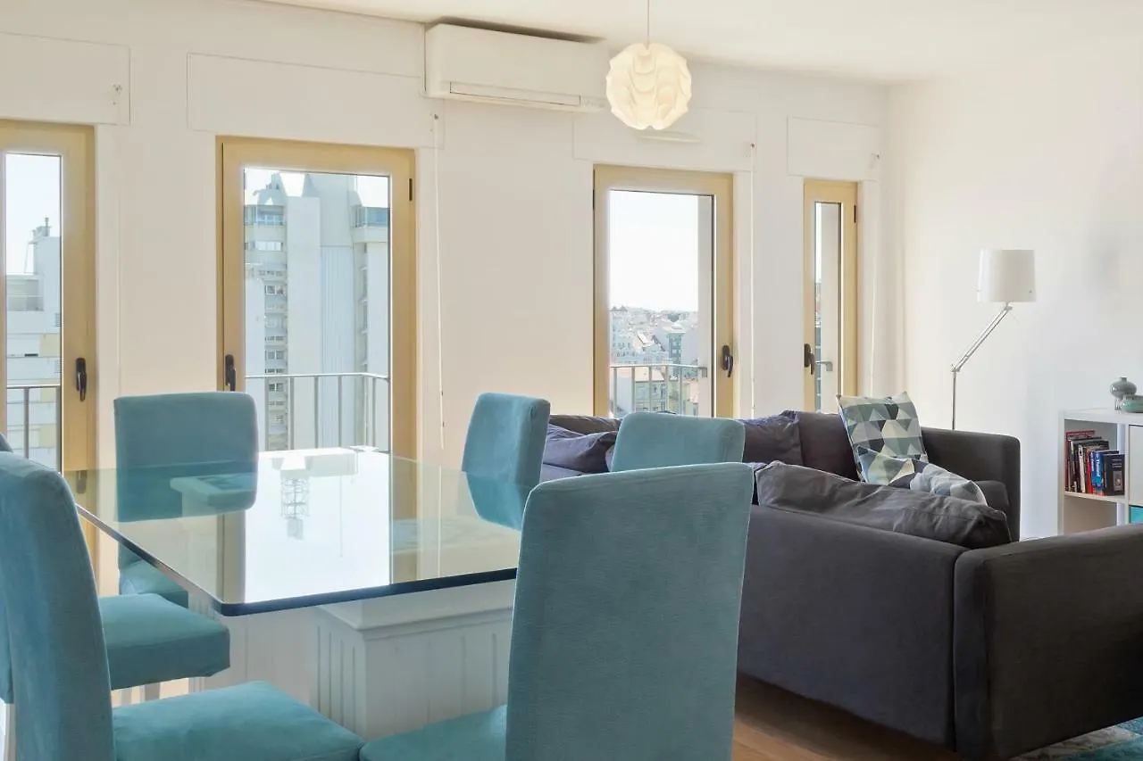 Stunning 2 Bdr Apt Sleeps 4 Nr Entrecampos Villa Lisbon